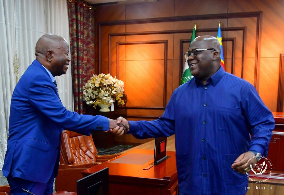 Une Rencontre Historique : Le Président Tshisekedi Reçoit l’Opposant Adolphe Muzito à Kinshasa