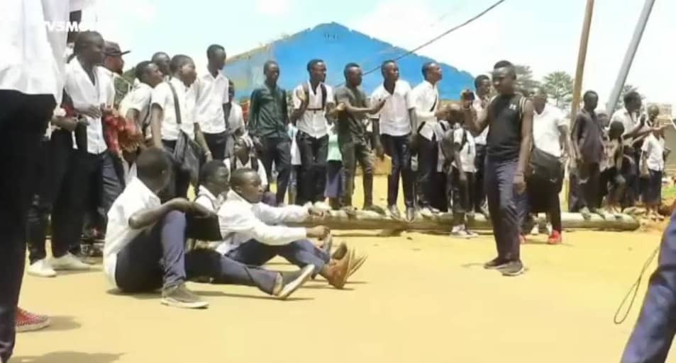 Sankuru : Vives tensions après la hausse des frais scolaires, les élèves manifestent à Lusambo