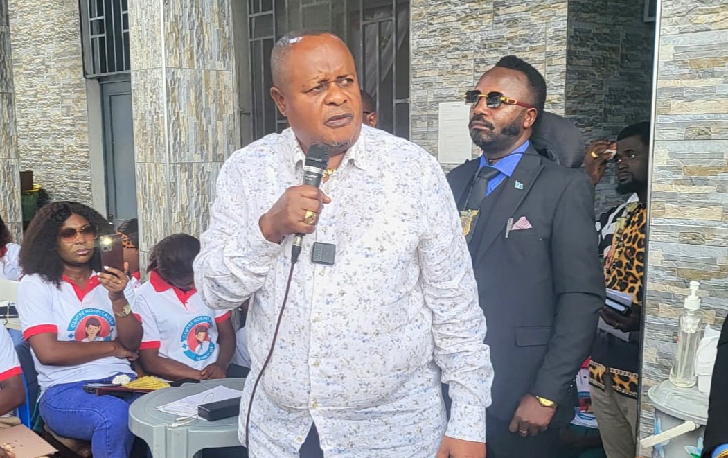 Santé à Kinshasa : Pierrot Nke Sana Moko, president de l&rsquo;ONG COGEDEV dote la commune de Matete d&rsquo;une ambulance médicalisée ultra-moderne